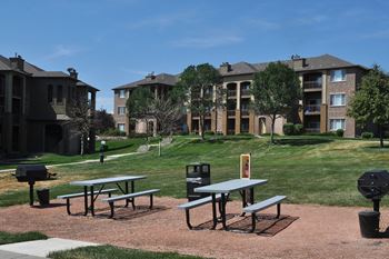 Denver Pet Friendly Apartments for Rent with Year Round BBQ Picnic Area
